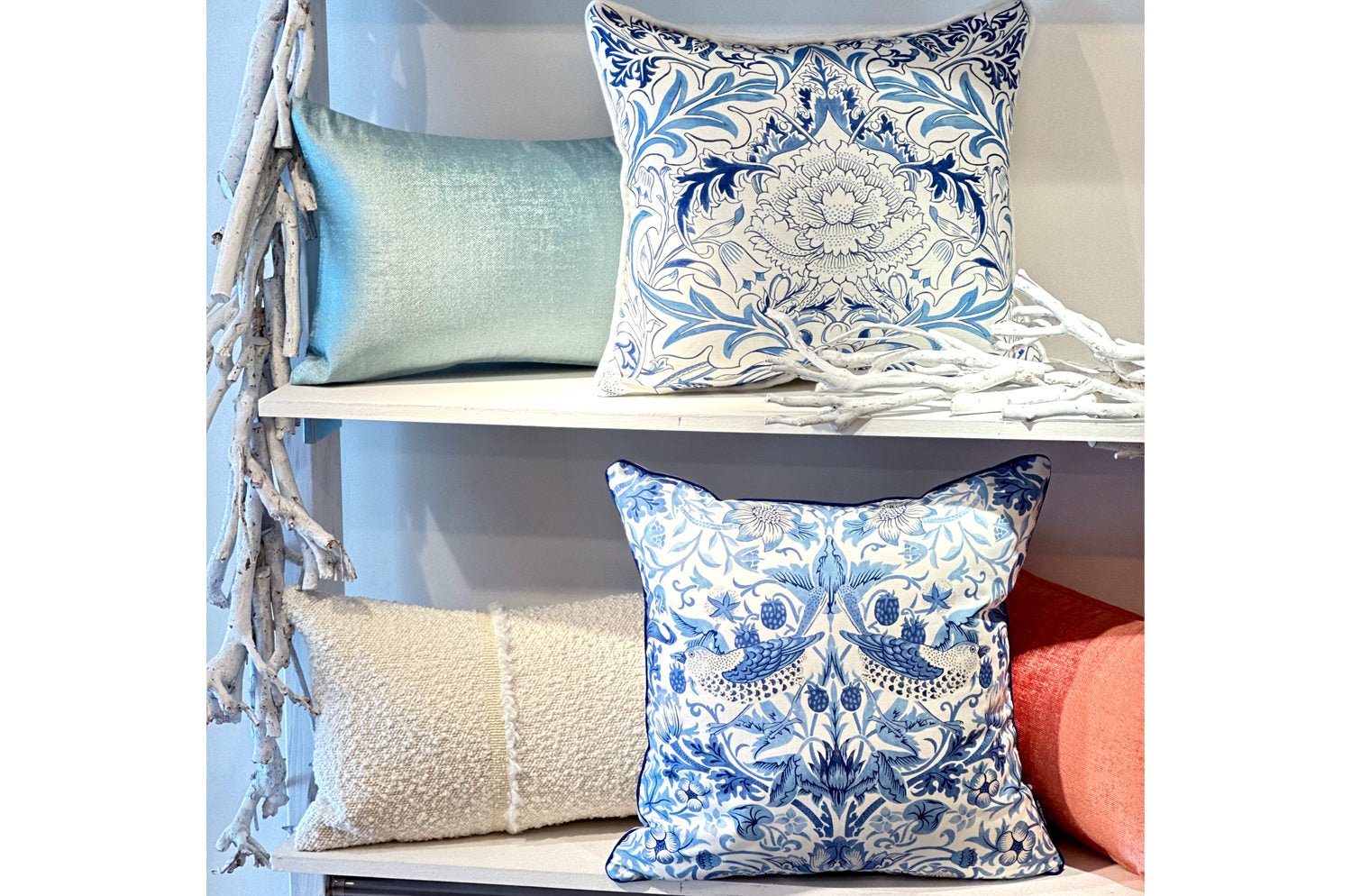 The KEY シャインクッション (スカイブルー) 45×30cm 中材付 - HOUSE OF JAPAN Shop