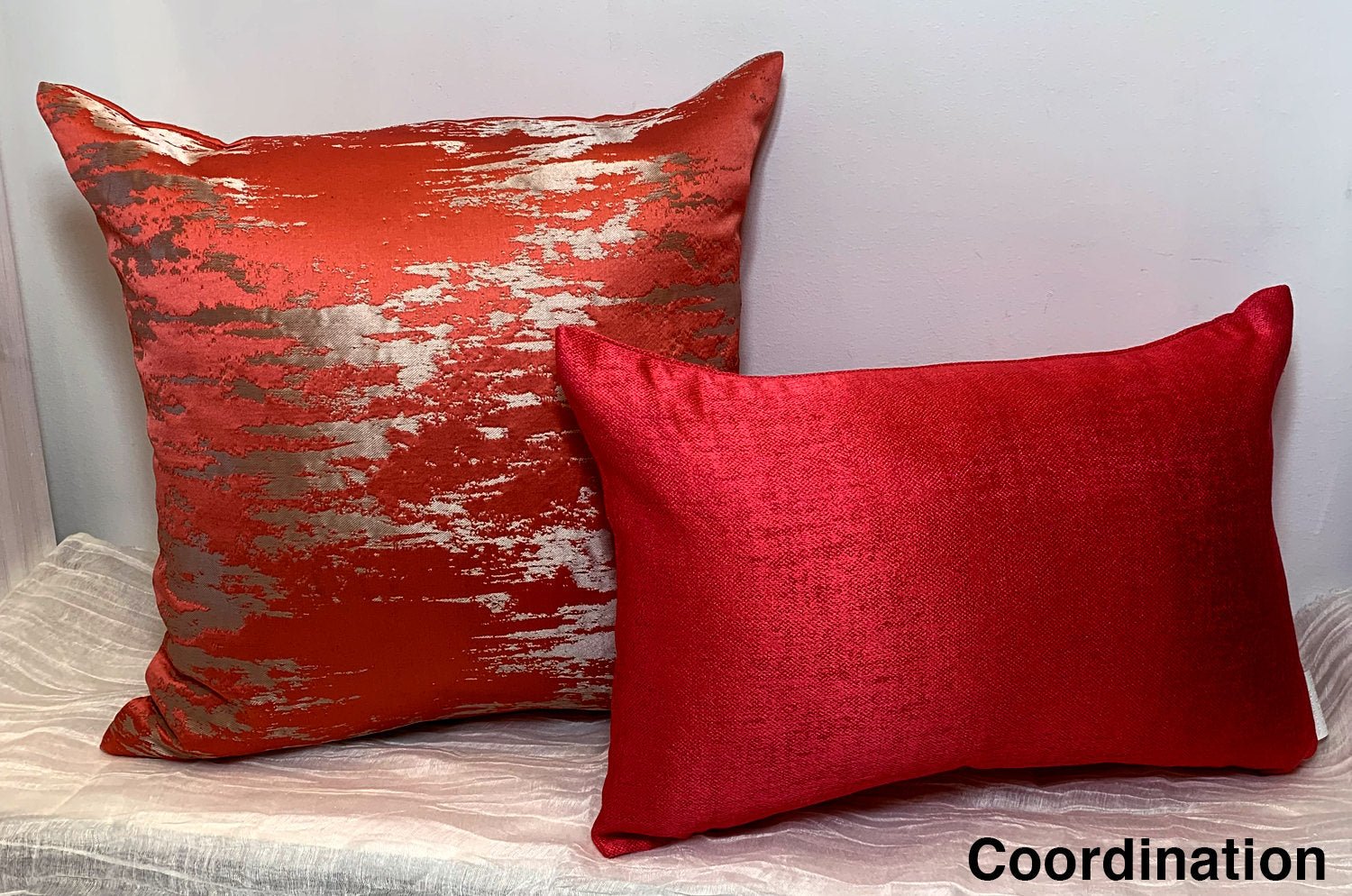 The KEY シャインクッション (ルージュレッド) 45×30cm 中材付 - HOUSE OF JAPAN Shop