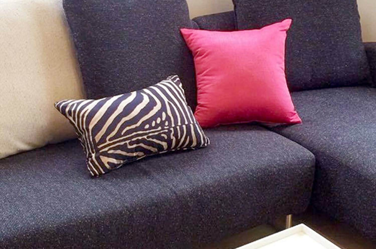 The KEY シャインクッションカバー (カメリアピンク) 45×45cm - HOUSE OF JAPAN Shop