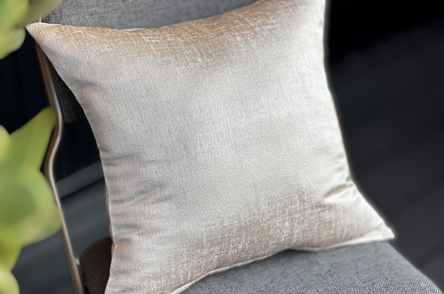 The KEY シャインクッションカバー (クリーム) 45×45cm - HOUSE OF JAPAN Shop