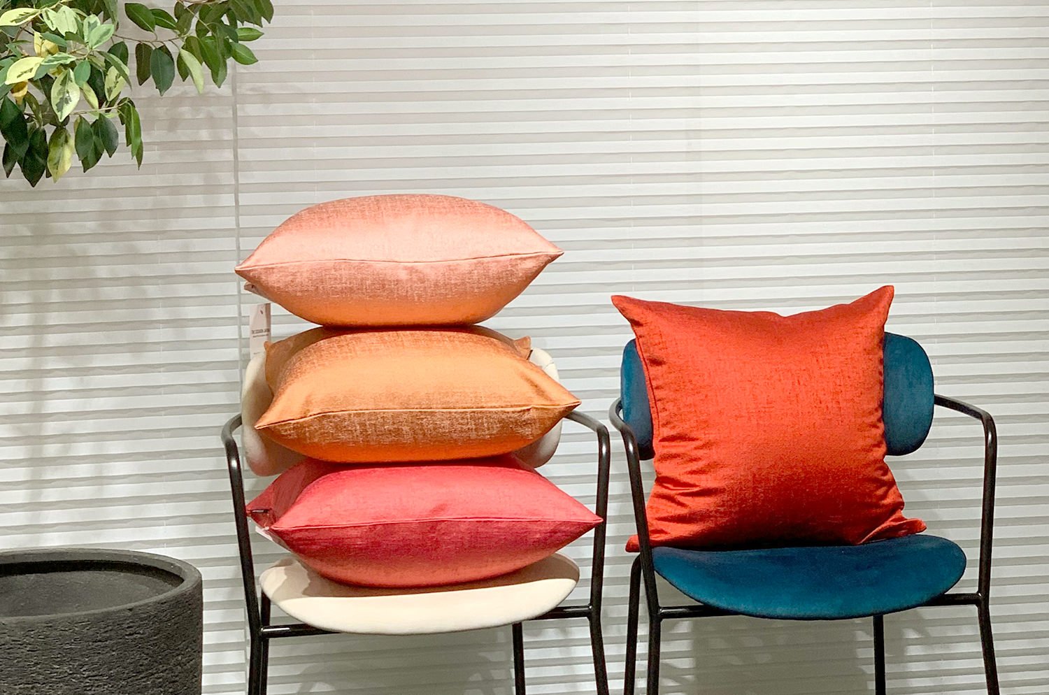 The KEY シャインクッションカバー (ルージュレッド) 45×45cm - HOUSE OF JAPAN Shop