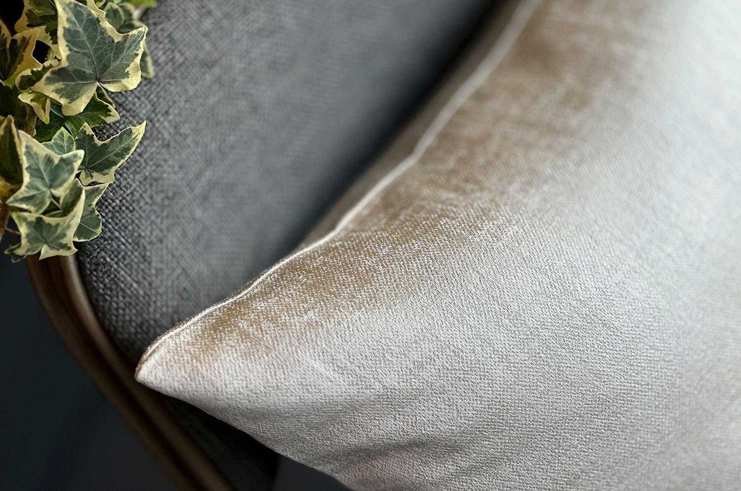 The KEY シャインクッションカバー (クリーム) 45×45cm - HOUSE OF JAPAN Shop