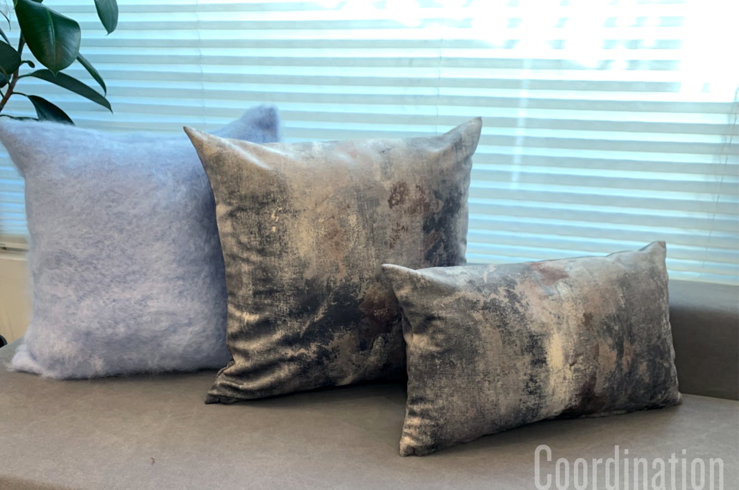 The Kid Mohair BALMUIR キッドモヘア クッションカバー ブルー 50×50cm - HOUSE OF JAPAN Shop