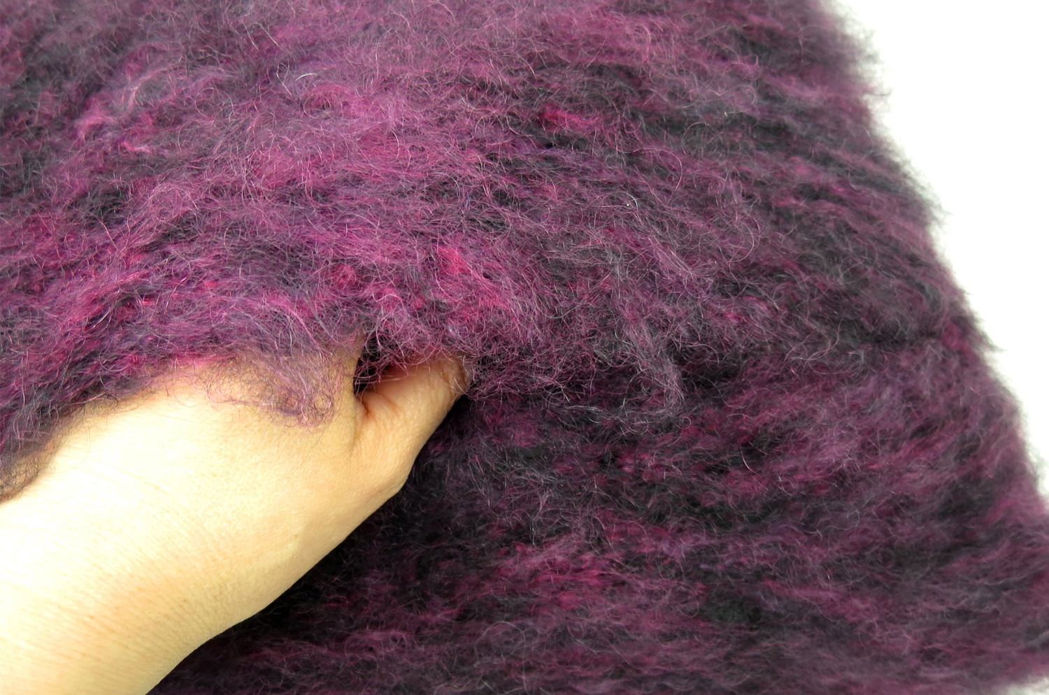 The Kid Mohair BALMUIRキッドモヘアクッションカバー オーベルジーヌ 50×50cm - HOUSE OF JAPAN Shop