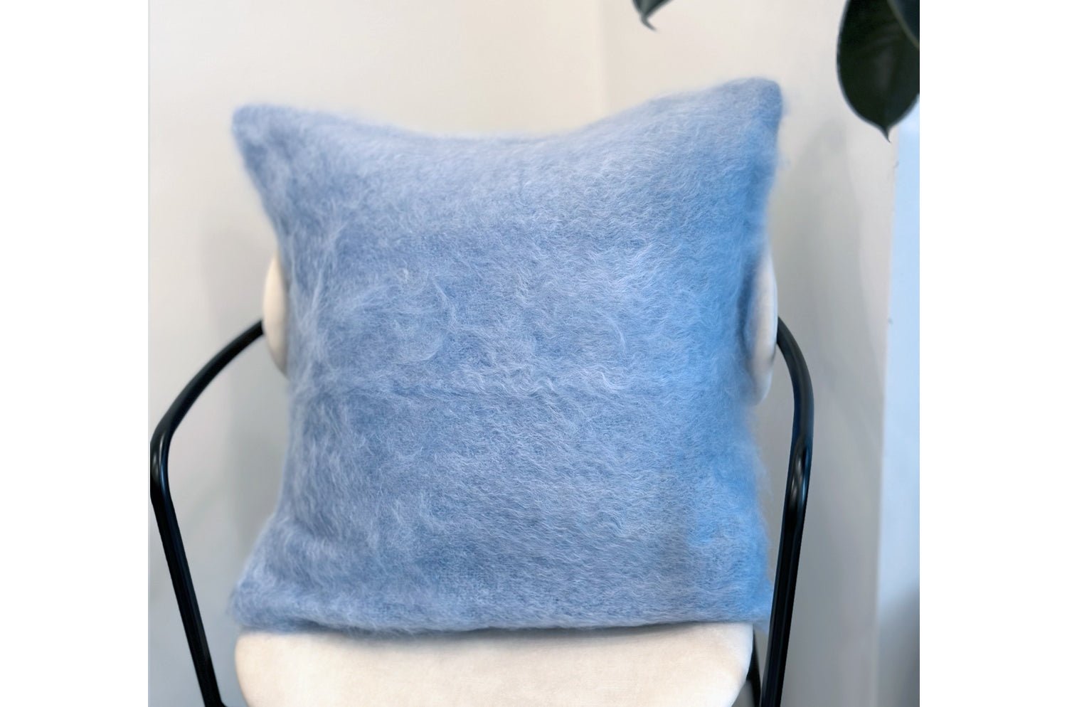 The Kid Mohair BALMUIR キッドモヘア クッションカバー ブルー 50×50cm - HOUSE OF JAPAN Shop