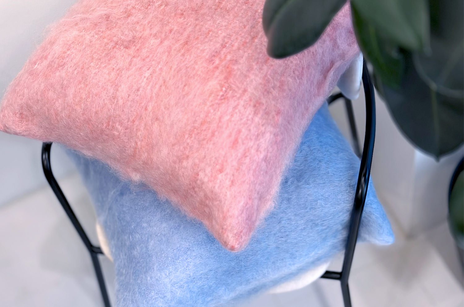 The Kid Mohair BALMUIR キッドモヘア クッションカバー ブルー 50×50cm - HOUSE OF JAPAN Shop