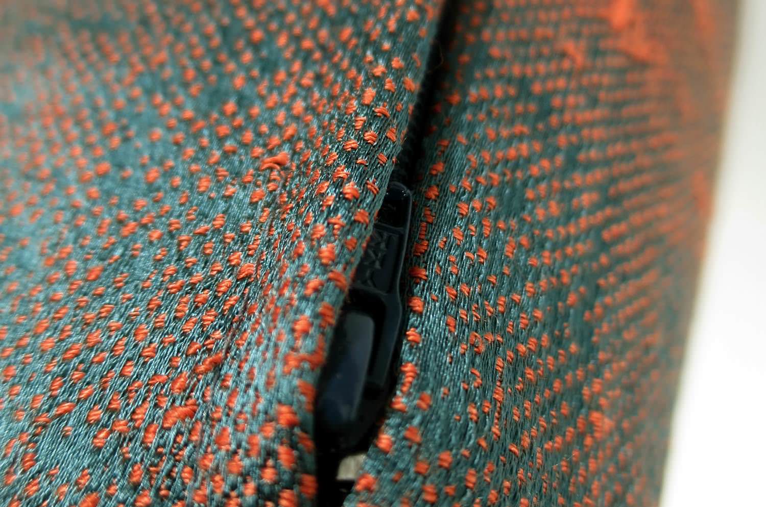 The KIM スモーキーストライプ クッションカバー (マルサラ) 40×40cm - HOUSE OF JAPAN Shop