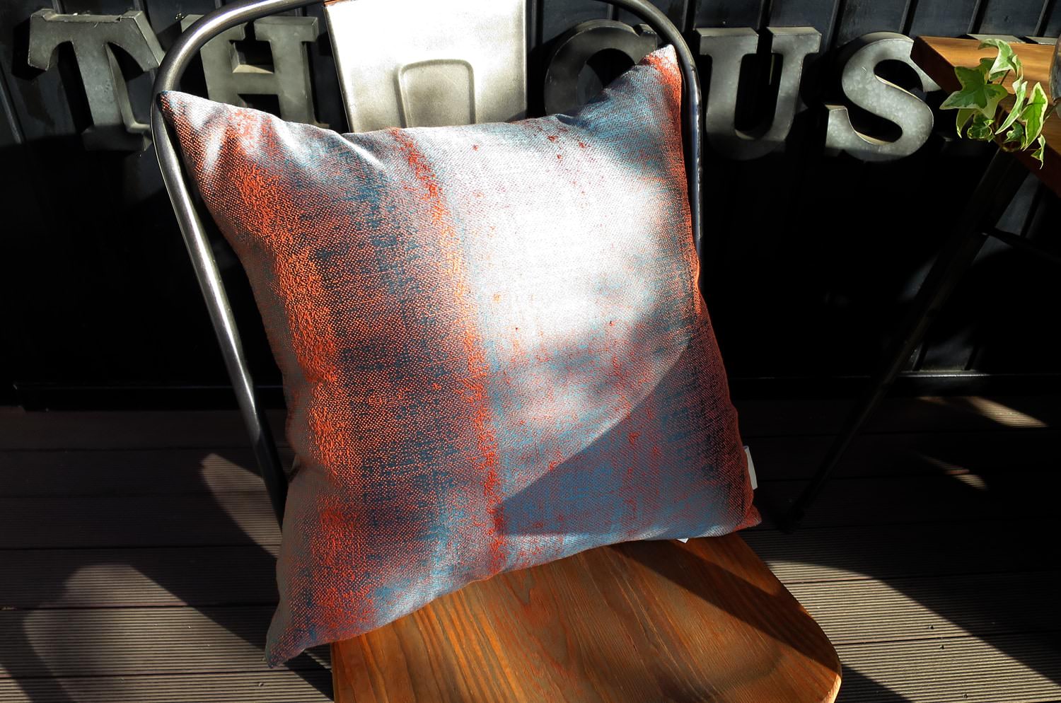 The KIM スモーキーストライプ クッションカバー (マルサラ) 40×40cm - HOUSE OF JAPAN Shop