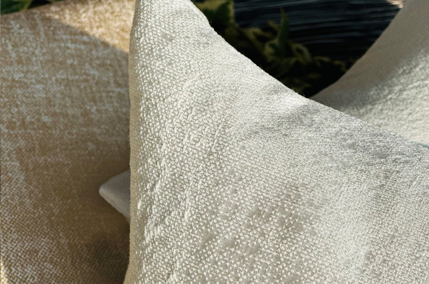 The KIM スモーキーストライプ クッションカバー (ピュアスノー) 40×40cm - HOUSE OF JAPAN Shop