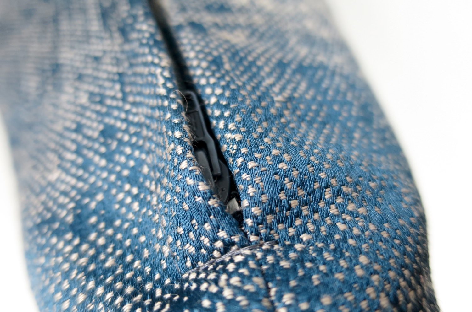 The KIM スモーキーストライプ クッションカバー (マジョルカブルー) 45×45cm - HOUSE OF JAPAN Shop