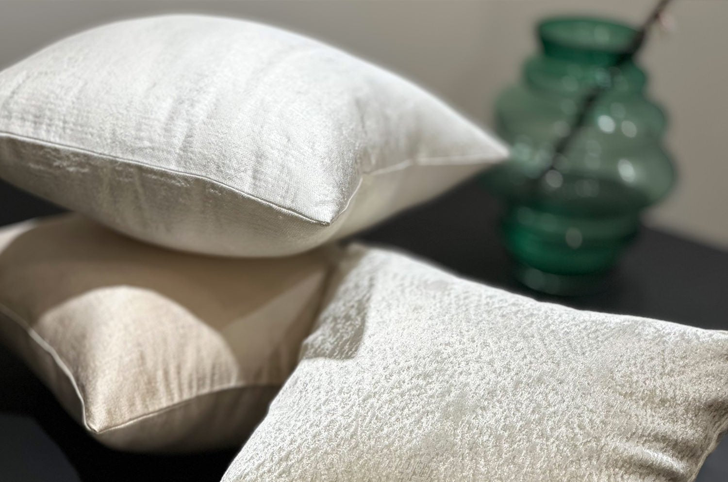 The KIM スモーキーストライプ クッションカバー (ピュアスノー) 45×45cm - HOUSE OF JAPAN Shop