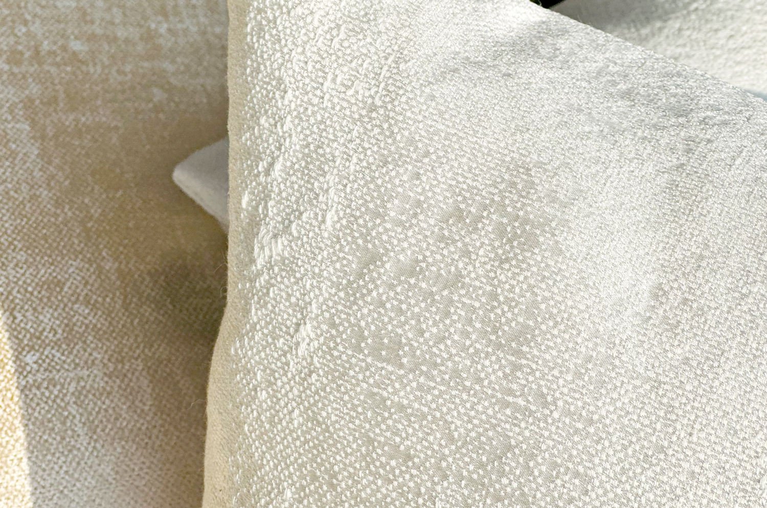 The KIM スモーキーストライプ クッションカバー (ピュアスノー) 45×45cm - HOUSE OF JAPAN Shop