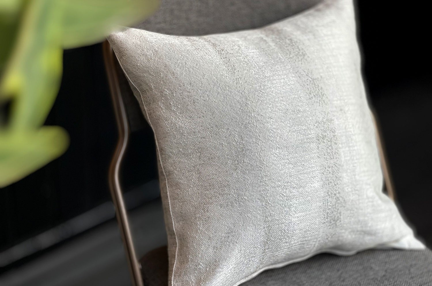 The KIM スモーキーストライプ クッションカバー (ピュアスノー) 45×45cm - HOUSE OF JAPAN Shop