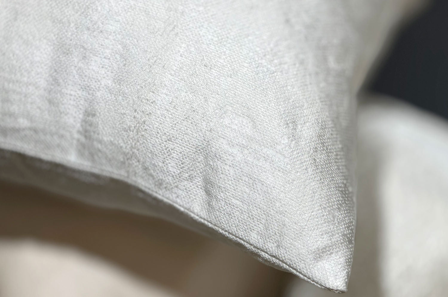 The KIM スモーキーストライプ クッションカバー (ピュアスノー) 45×45cm - HOUSE OF JAPAN Shop