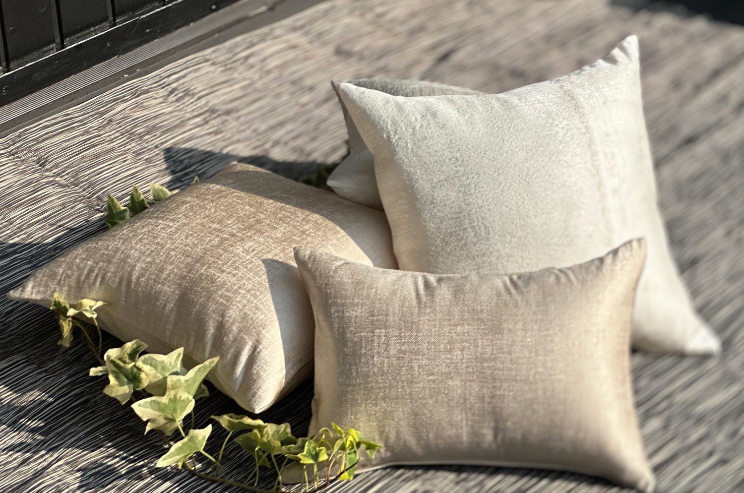 The KIM スモーキーストライプ クッションカバー (ピュアスノー) 45×45cm - HOUSE OF JAPAN Shop