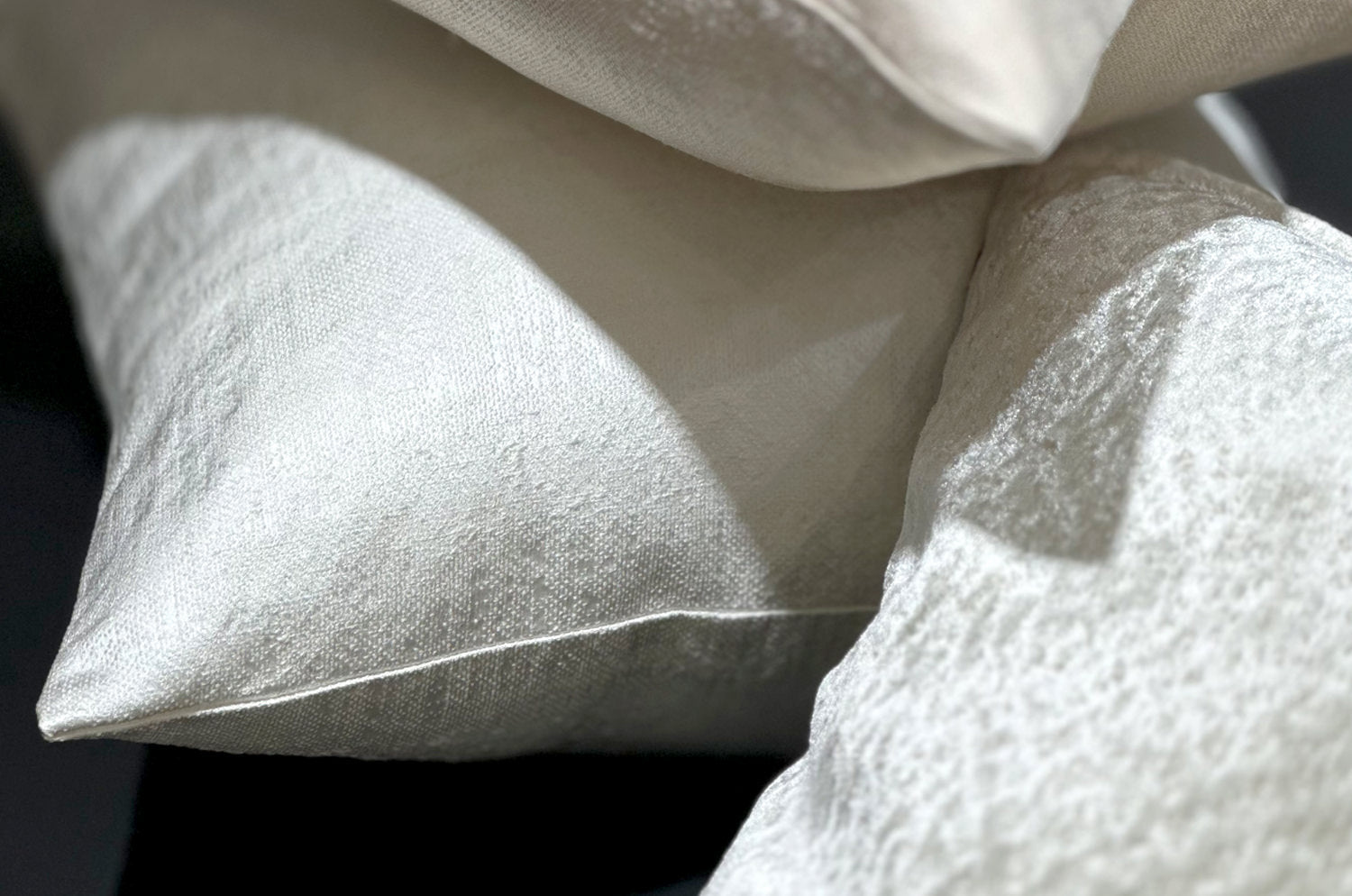 The KIM スモーキーストライプ クッションカバー (ピュアスノー) 45×45cm - HOUSE OF JAPAN Shop