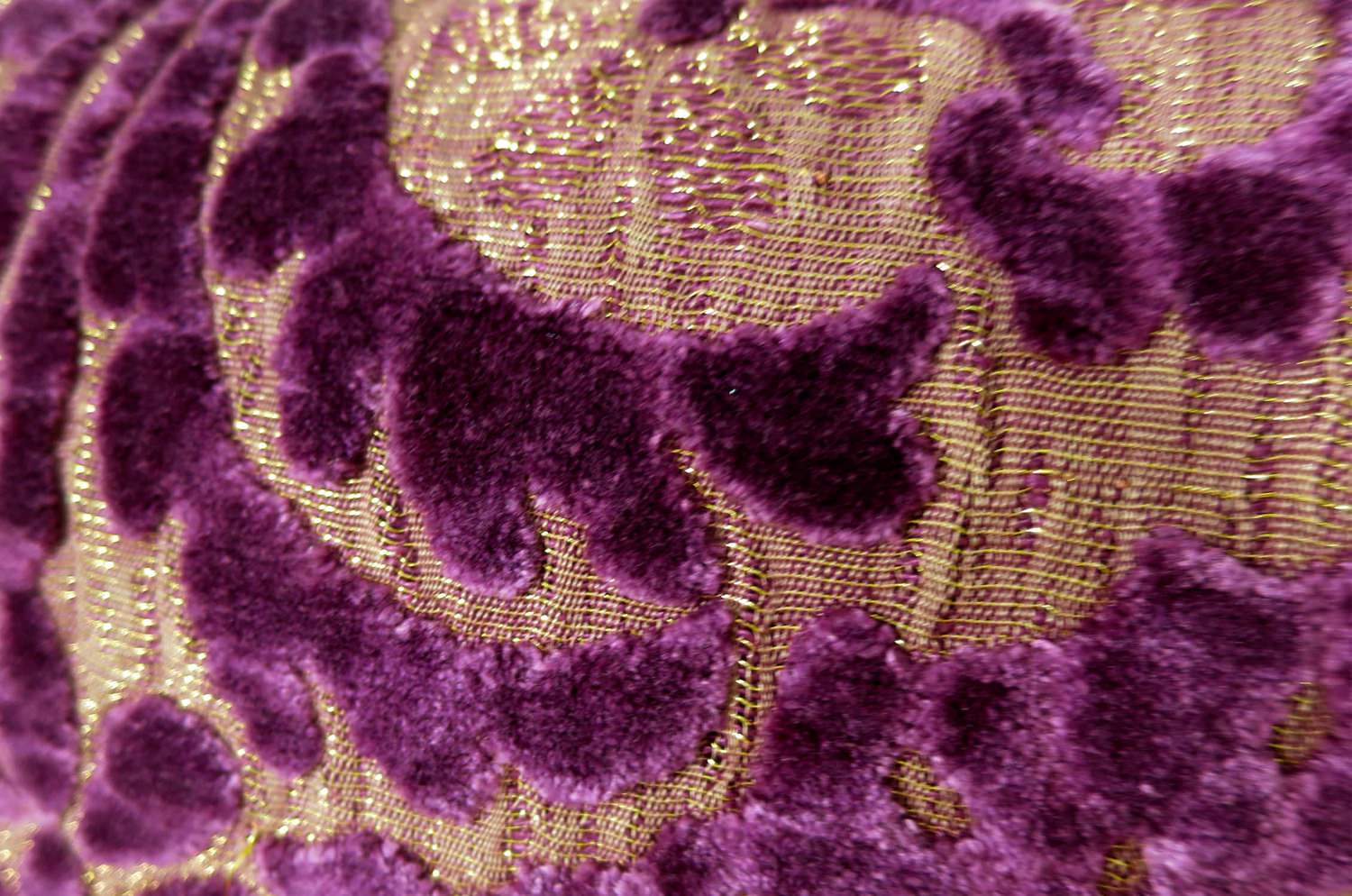 The KONICK コーニックジャカードベルベットクッションカバー ワイン 50×50cm - HOUSE OF JAPAN Shop