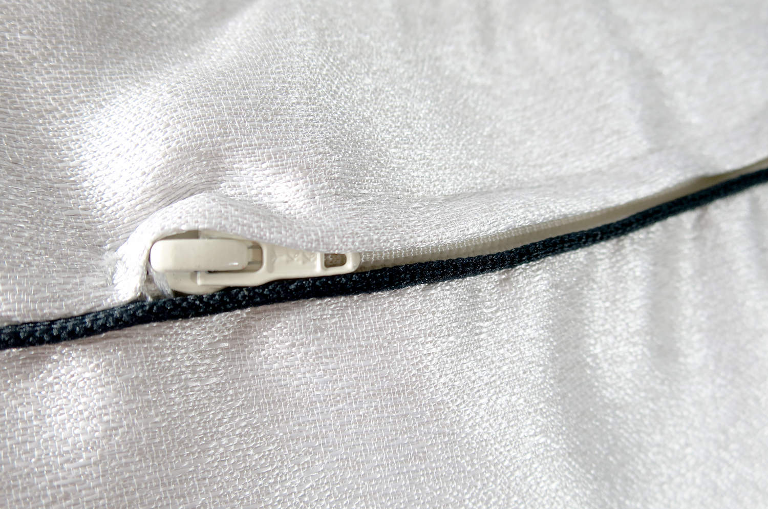 The Kujaku Houou 孔雀鳳凰図 西陣ビッグクッション 75×36×5cm 中材付 - HOUSE OF JAPAN Shop