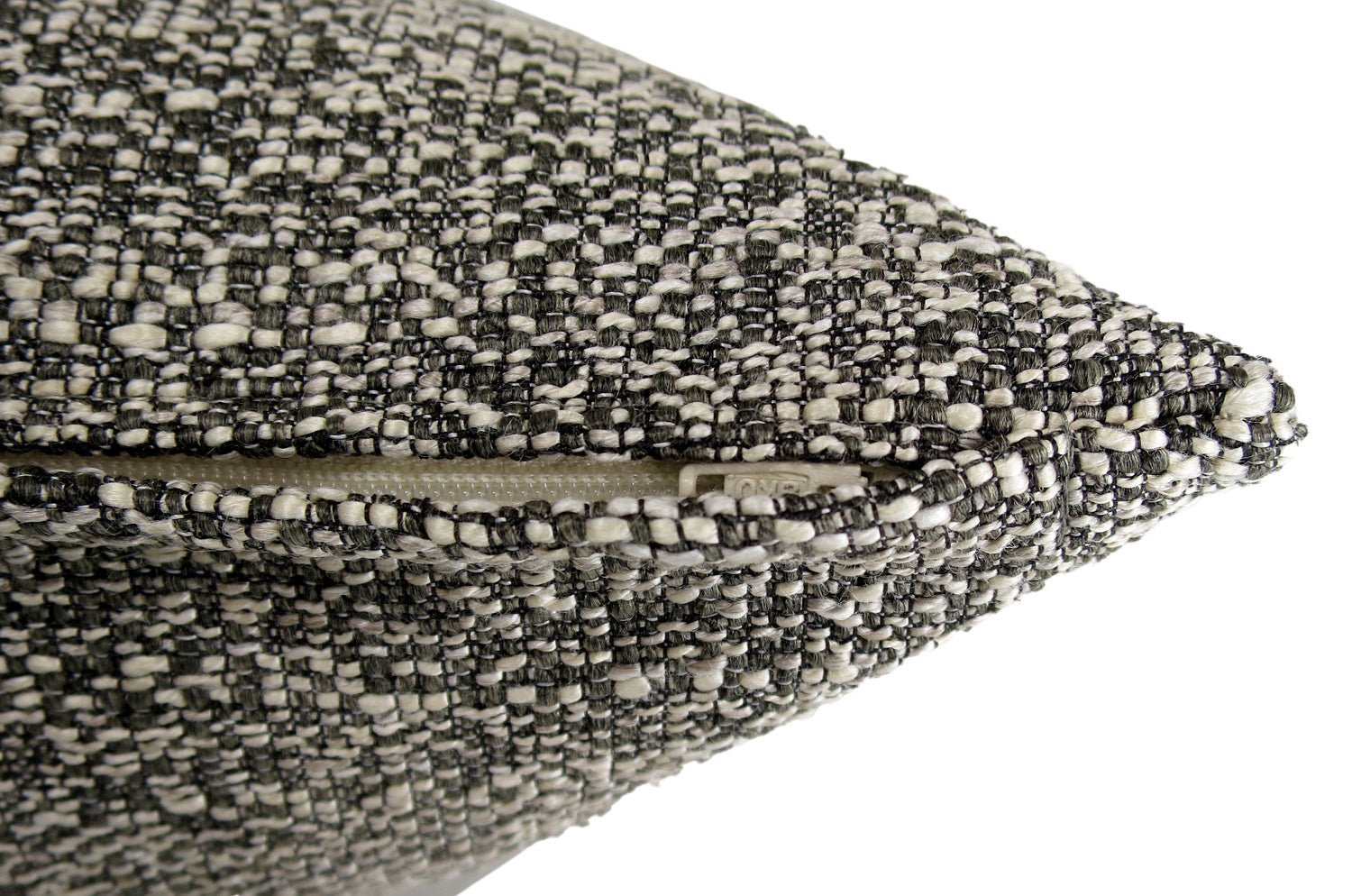 The Kurimi クルミ ジャガード クッション 45×30cm 中材付 - HOUSE OF JAPAN Shop