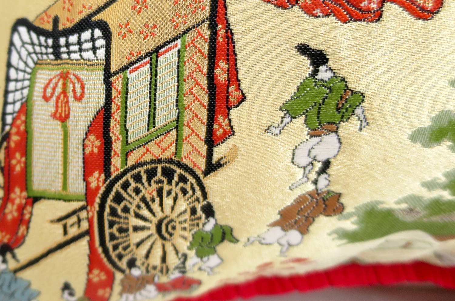 The Kyoto 源氏絵 銀閣寺・二条城 ・御所車 西陣織 クッション 35×35cm 中材付 - HOUSE OF JAPAN Shop