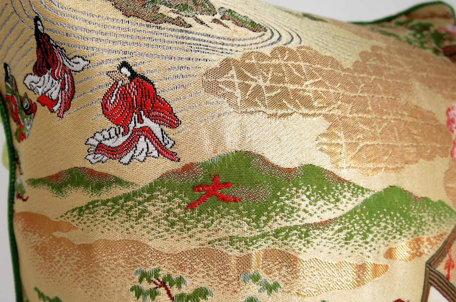 The Kyoto 源氏絵 金閣寺・枯山水庭園・御所車 西陣織 クッション 35×35cm 中材付 - HOUSE OF JAPAN Shop