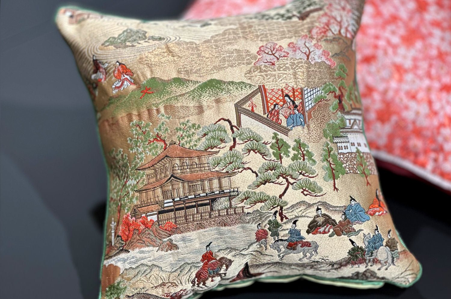 The Kyoto 源氏絵 金閣寺・枯山水庭園・御所車 西陣織 クッション 35×35cm 中材付 - HOUSE OF JAPAN Shop