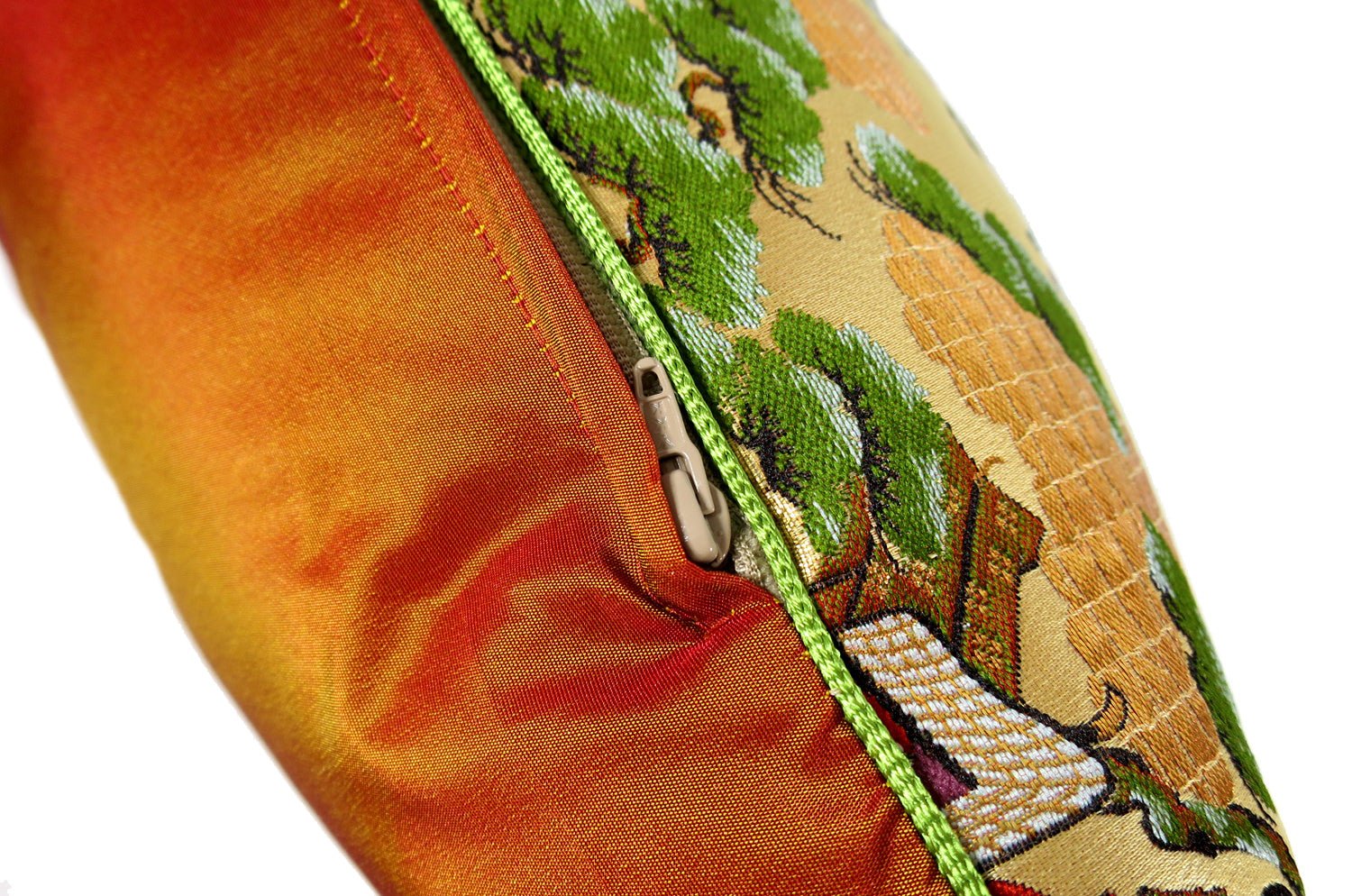 The Kyoto GOSHOGURUMA 平安御所車 西陣織クッション 60×30cm 中材付 - HOUSE OF JAPAN Shop