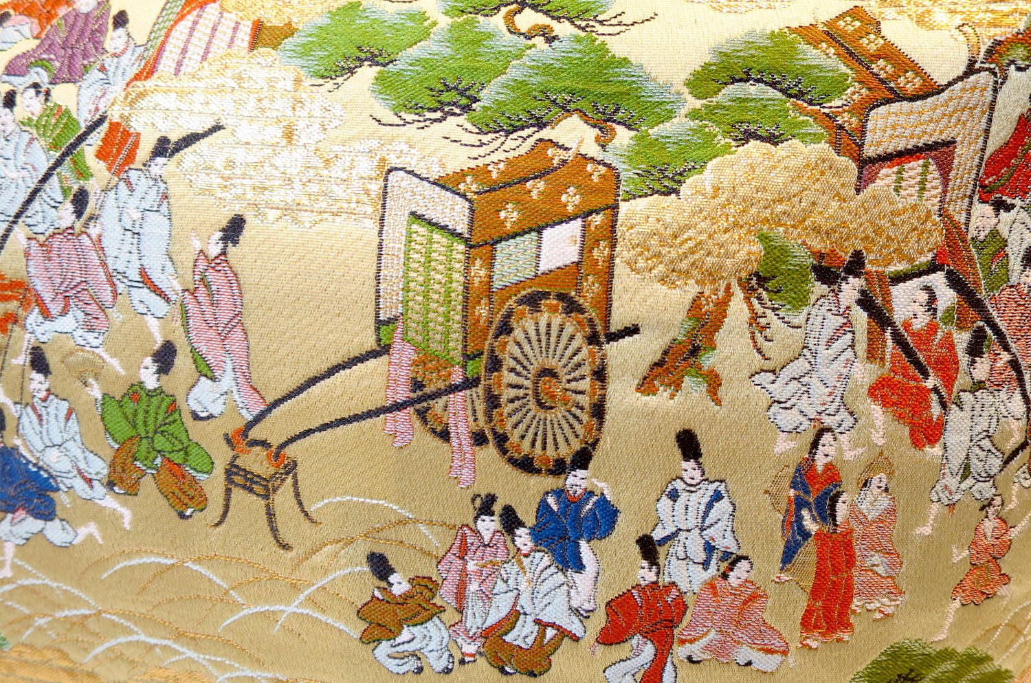The Kyoto GOSHOGURUMA 平安御所車 西陣織ビッグクッション 67×45×5cm 中材付 - HOUSE OF JAPAN Shop