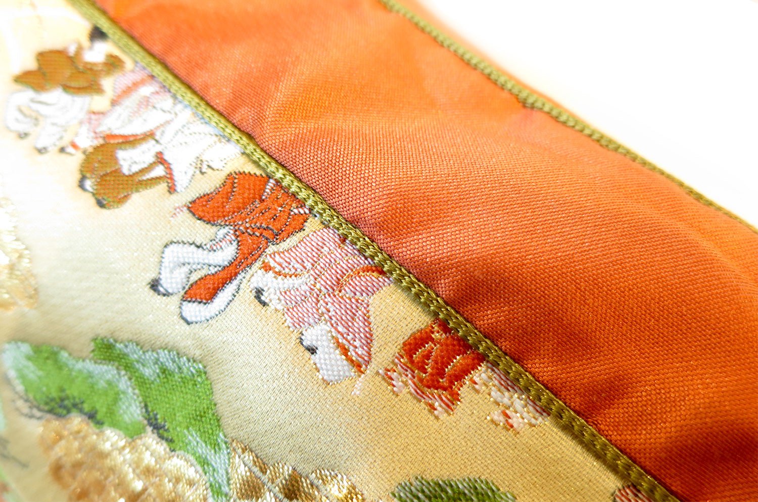 The Kyoto GOSHOGURUMA 平安御所車 西陣織ビッグクッション 67×45×5cm 中材付 - HOUSE OF JAPAN Shop