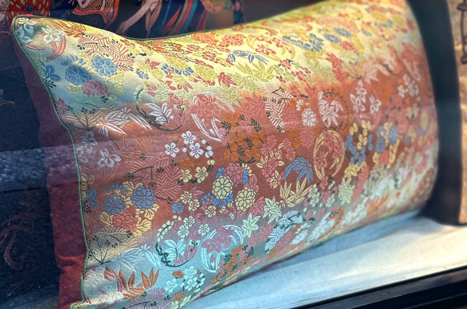 The Kyoto KUSABANAMONYO 草花文様 西陣織 正絹 横長クッション 65×35cm 中材付 - HOUSE OF JAPAN Shop