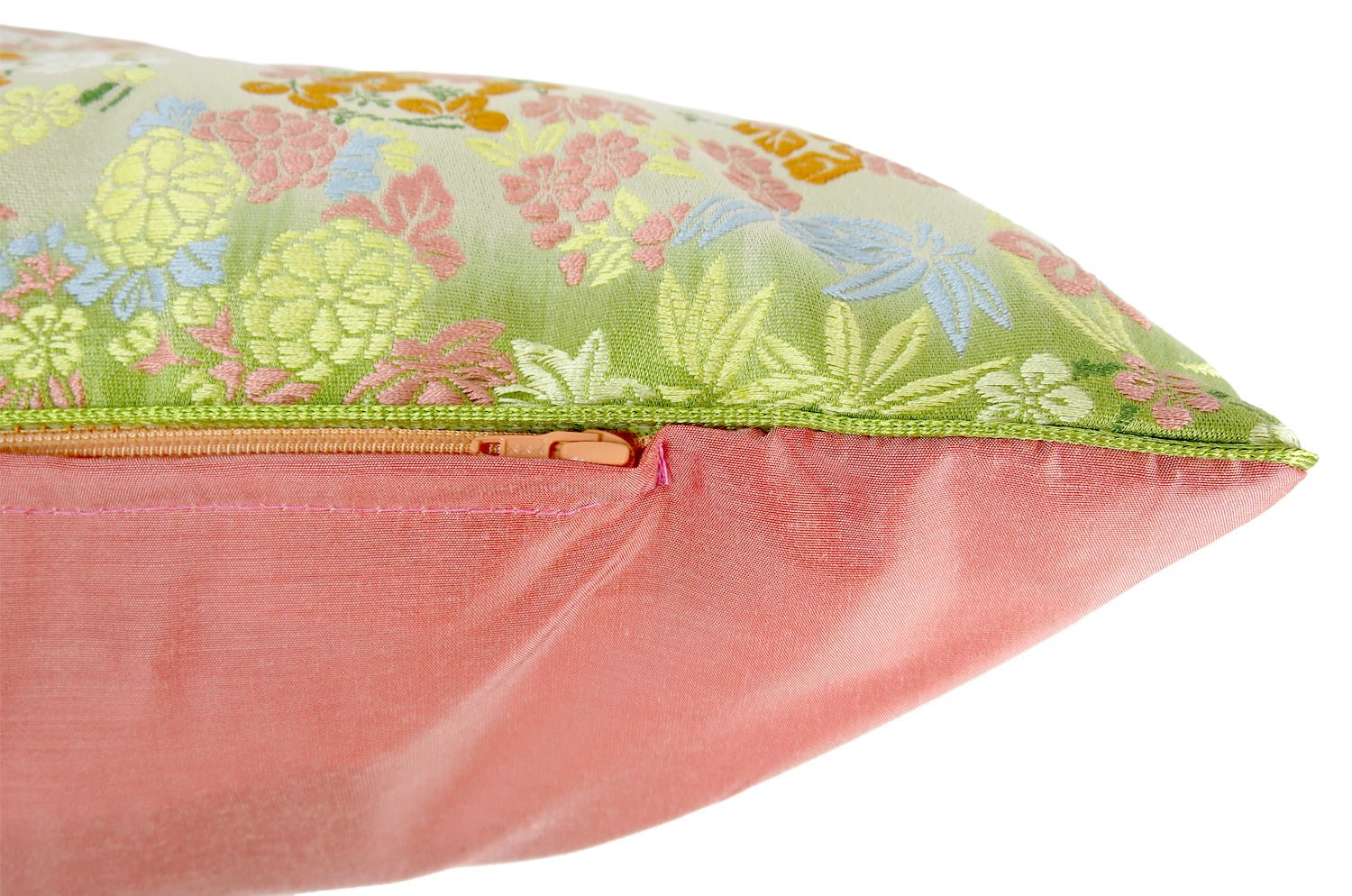 The Kyoto KUSABANAMONYO 草花文様 西陣織 正絹 横長クッション 65×35cm 中材付 - HOUSE OF JAPAN Shop