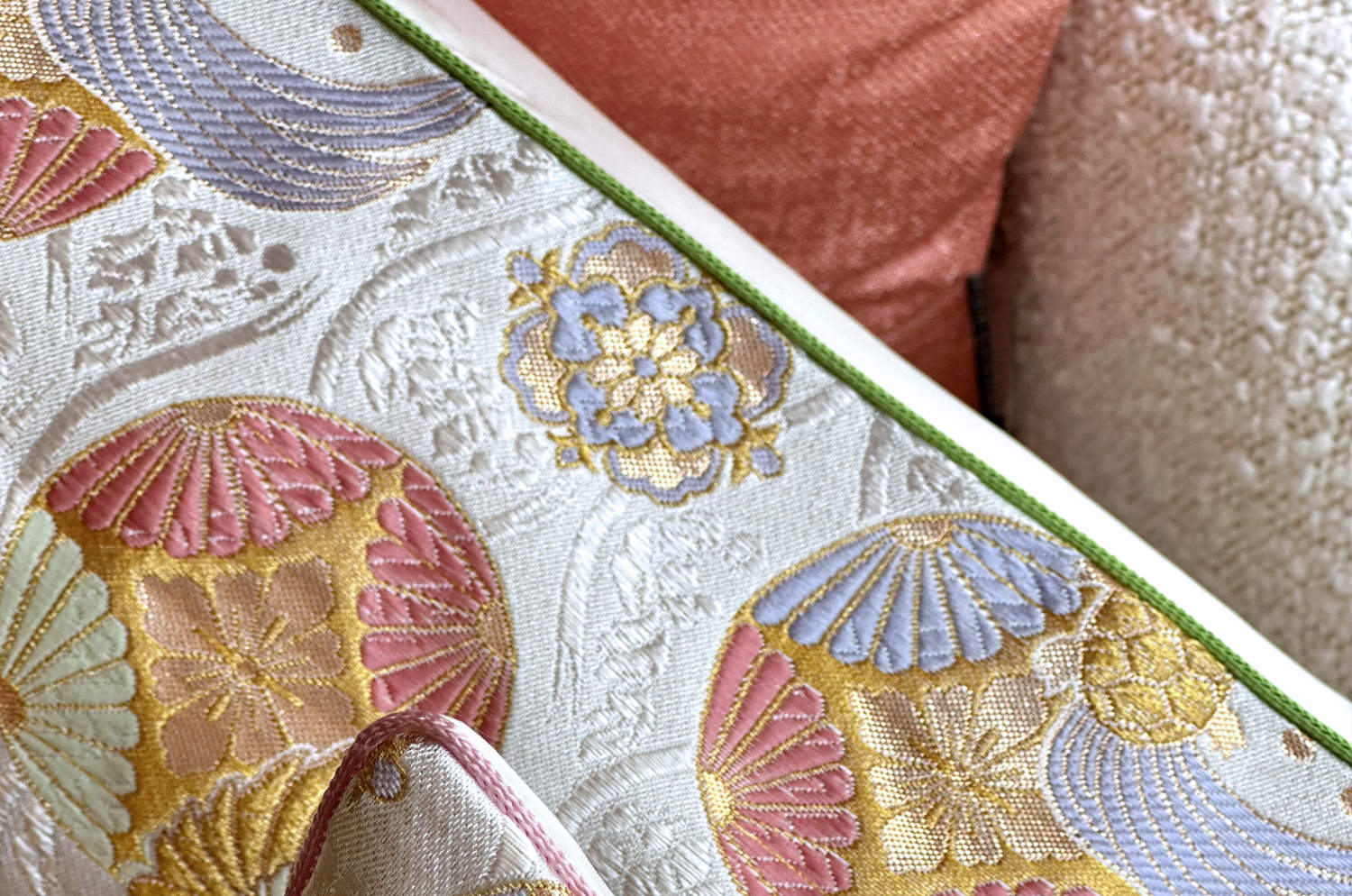 The Kyoto TSURUKAME 鶴亀立涌文様 西陣織 クッション 65×33cm 中材付 - HOUSE OF JAPAN Shop