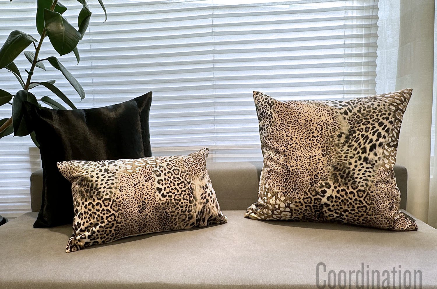 The Leopard スペイン製 起毛スエード調 ヒョウ柄クッション 50×30cm 中材付 - HOUSE OF JAPAN Shop