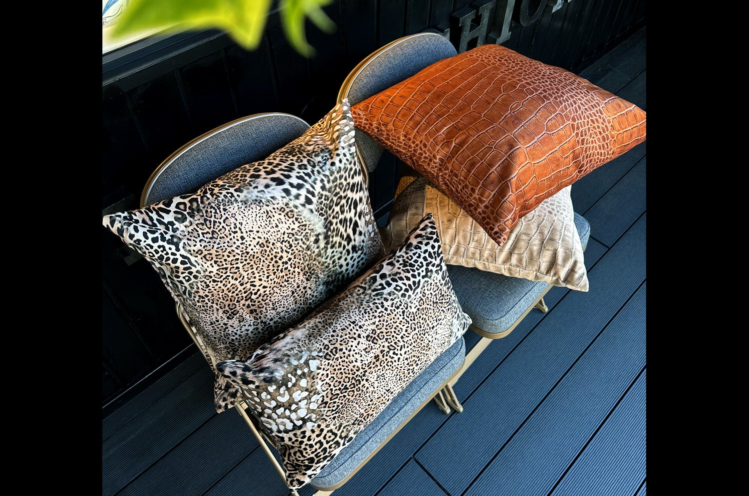 The Leopard スペイン製 起毛スエード調 ヒョウ柄クッション 50×30cm 中材付 - HOUSE OF JAPAN Shop