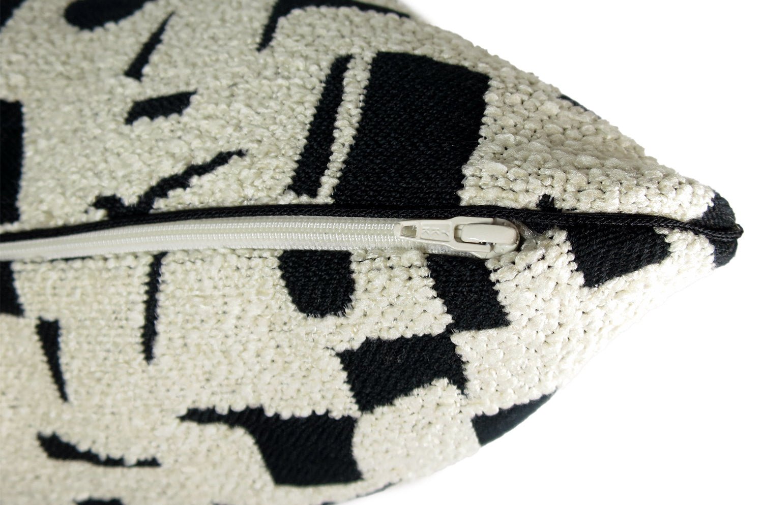 The LETTERS レターズ フレンチジャガード クッションカバー (ノワール) 45×45cm - HOUSE OF JAPAN Shop