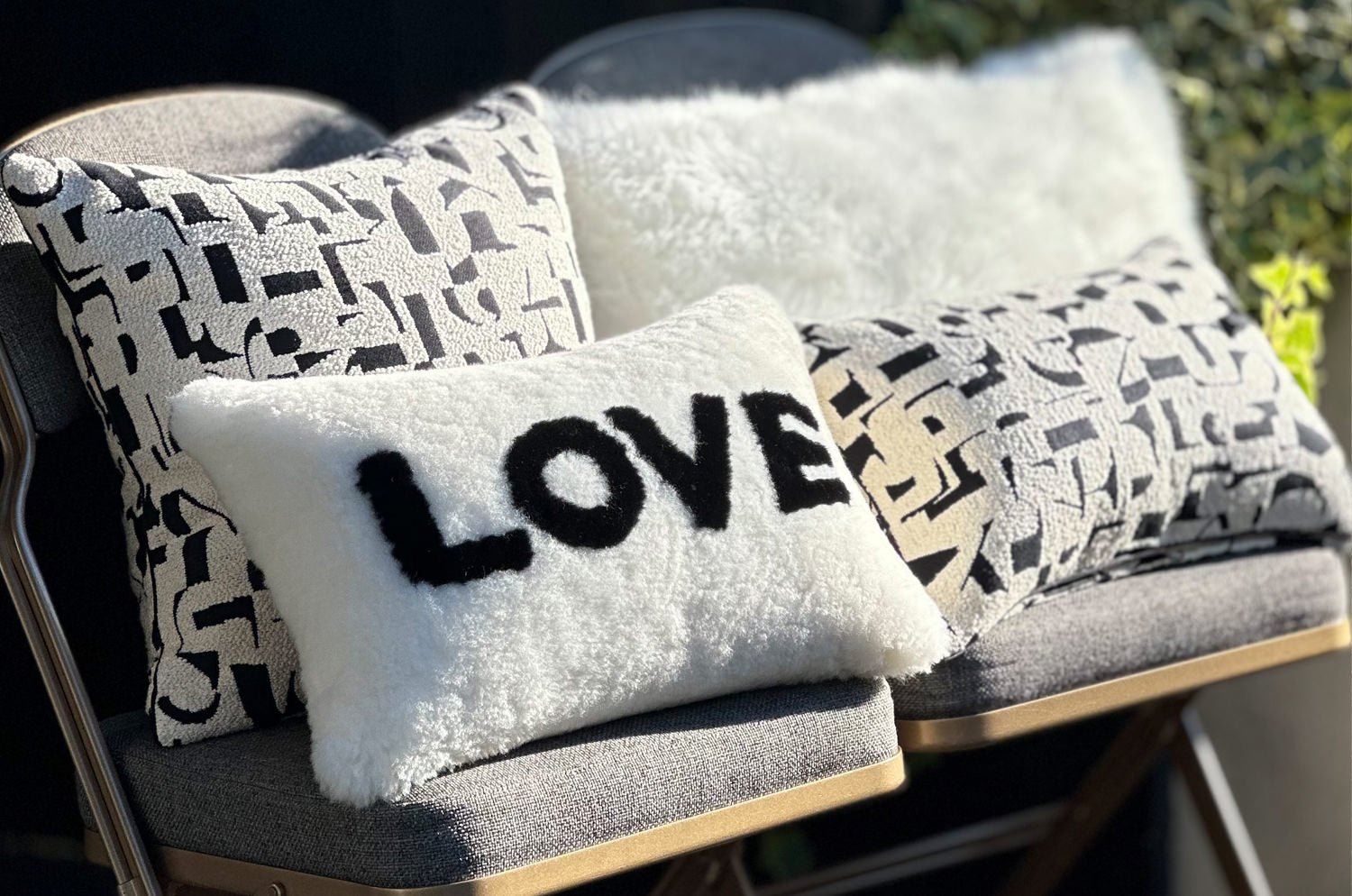 The LETTERS レターズ フレンチジャガード クッションカバー (ノワール) 45×45cm - HOUSE OF JAPAN Shop