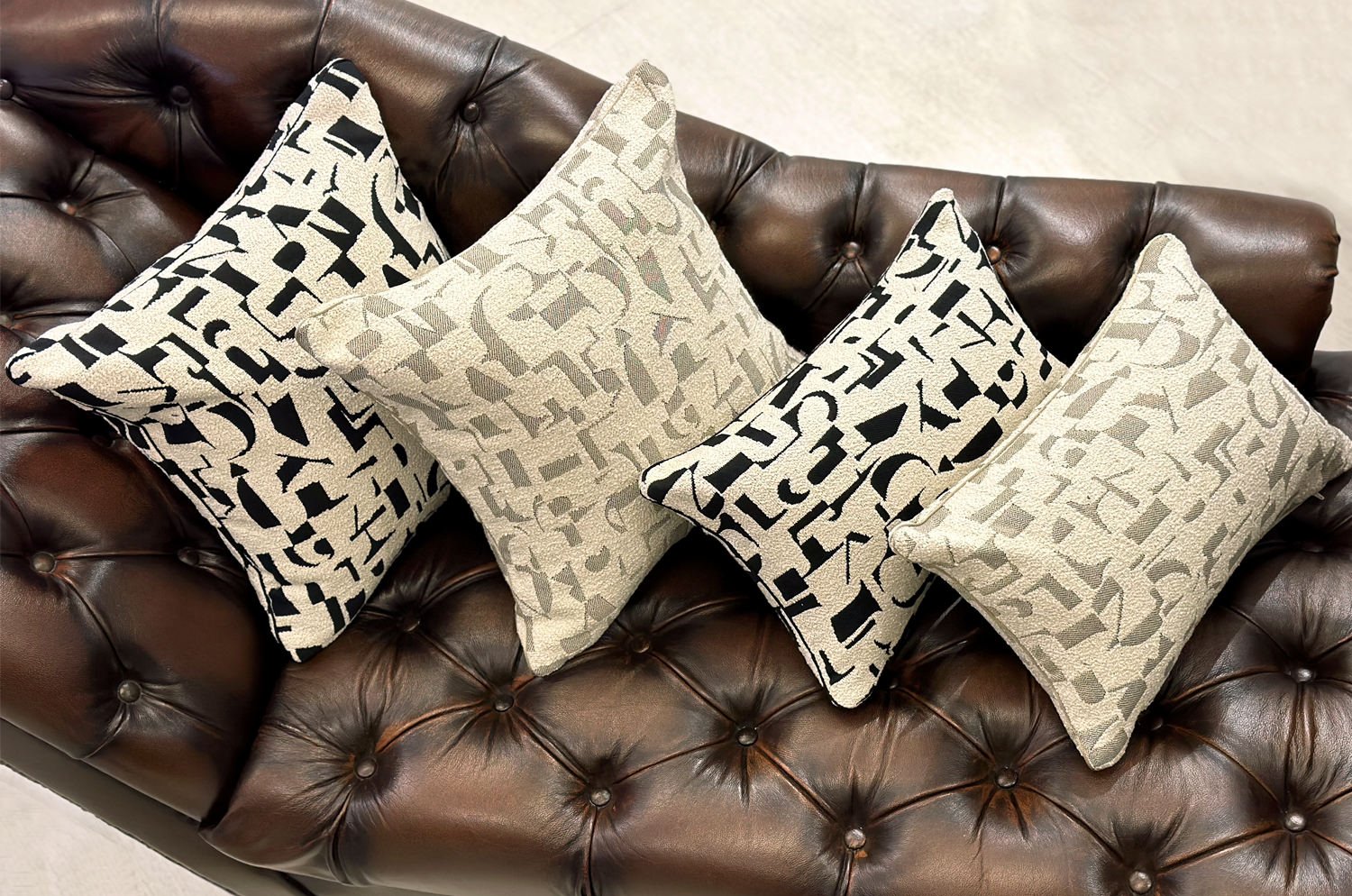 The LETTERS レターズ フレンチジャガード クッションカバー (ノワール) 45×45cm - HOUSE OF JAPAN Shop