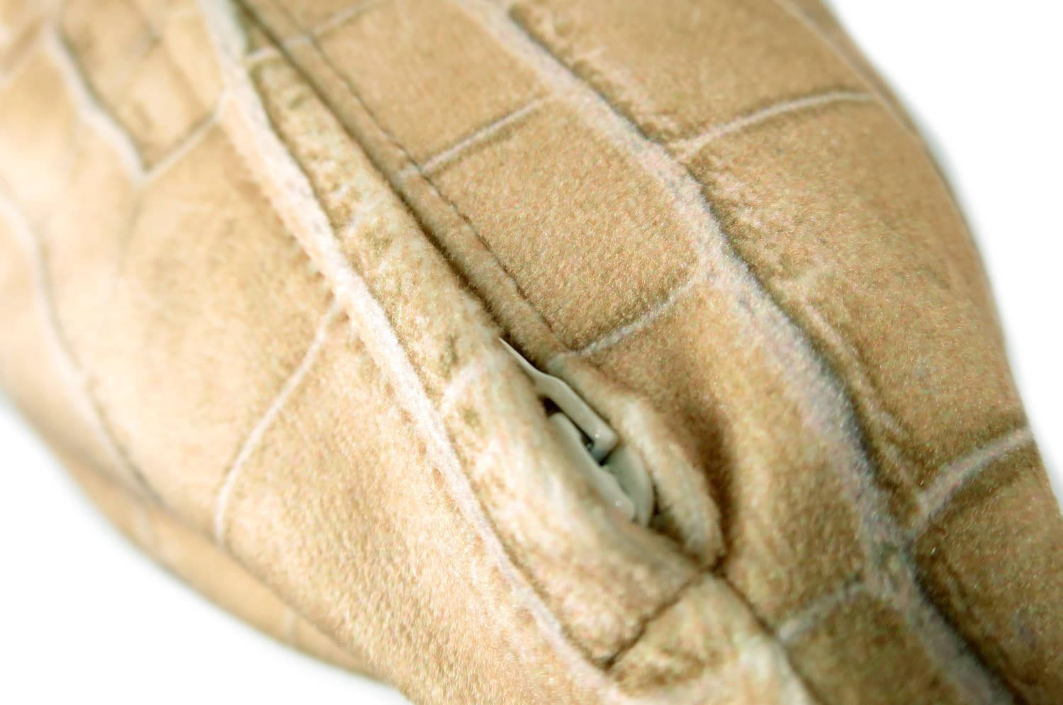 The Light beige Crocodile スペイン製 起毛スエード調 クロコダイル柄クッション ベージュ 50×30cm - HOUSE OF JAPAN Shop