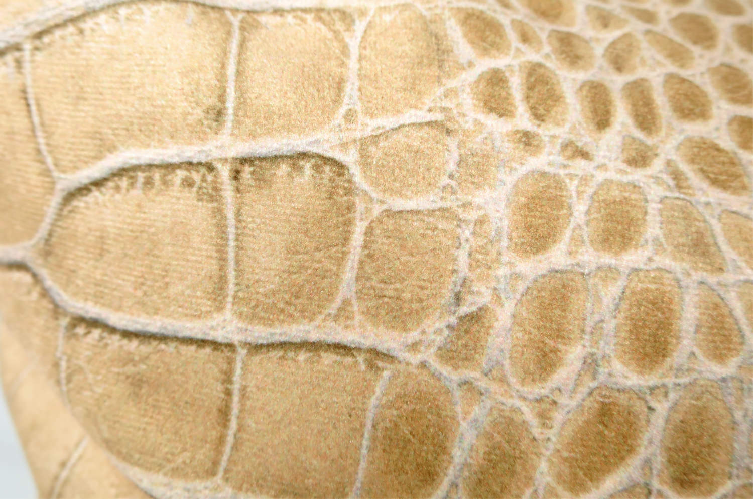 The Light beige Crocodile スペイン製 起毛スエード調 クロコダイル柄クッションカバー ベージュ 50×50cm - HOUSE OF JAPAN Shop
