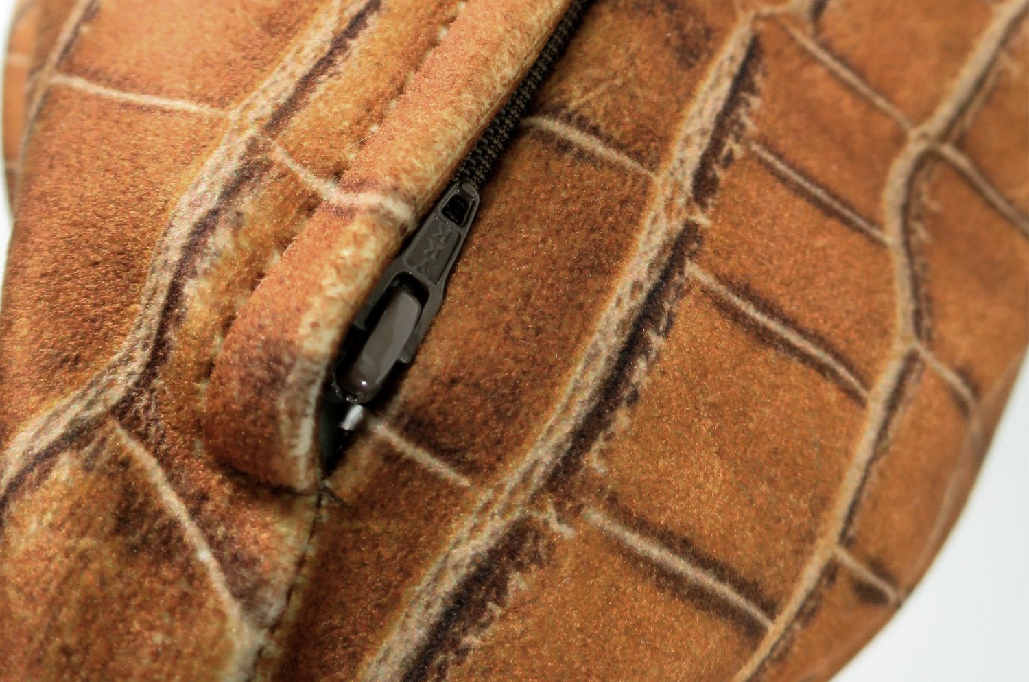 The Light brown Crocodile スペイン製 起毛スエード調 クロコダイル柄クッションカバー ライトブラウン 50×50cm - HOUSE OF JAPAN Shop