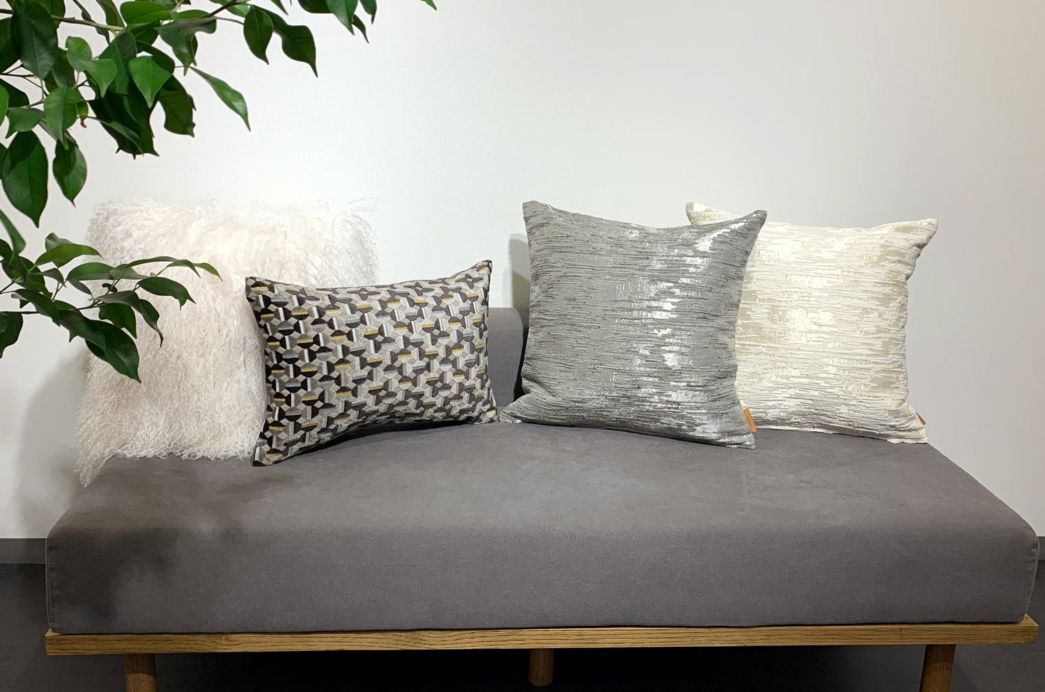 The LILLE アルマーニカーザ リール クッションカバー(シルバー) 44×44cm - HOUSE OF JAPAN Shop