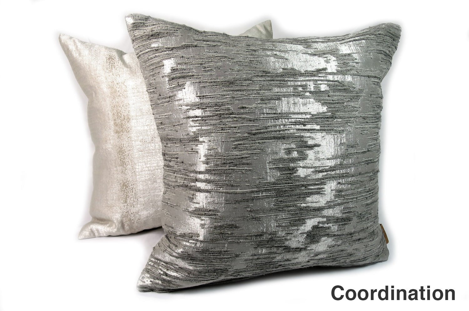 The LILLE アルマーニカーザ リール クッションカバー(シルバー) 44×44cm - HOUSE OF JAPAN Shop
