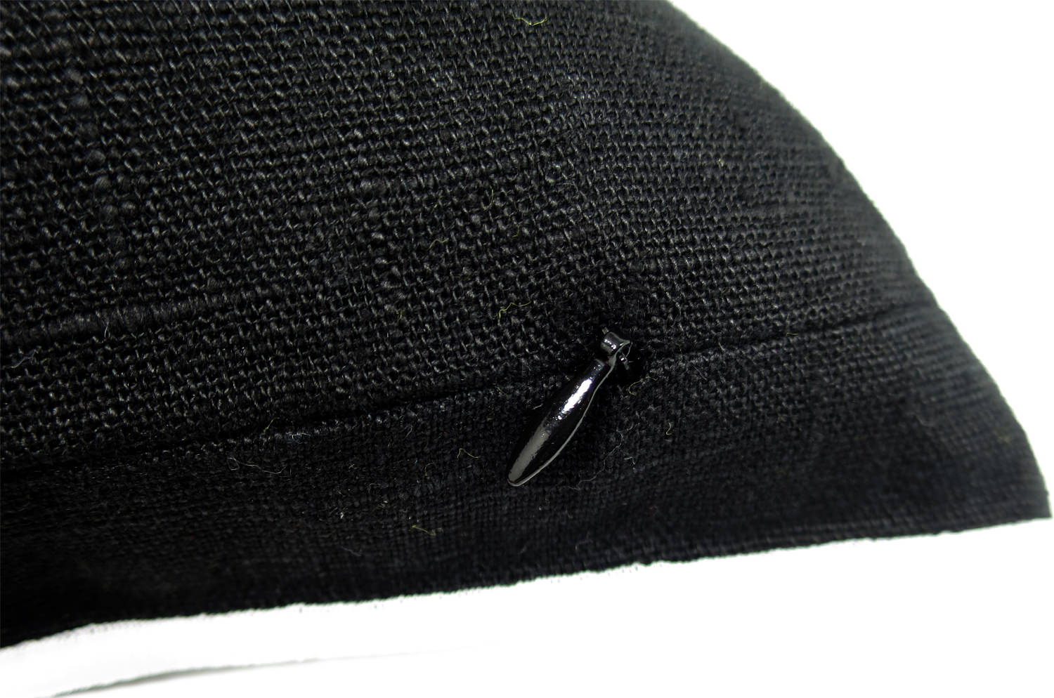 The LIN LAVE フレンチウォッシュドリネン クッション (ブラック) 45×30cm 中材付 - HOUSE OF JAPAN Shop