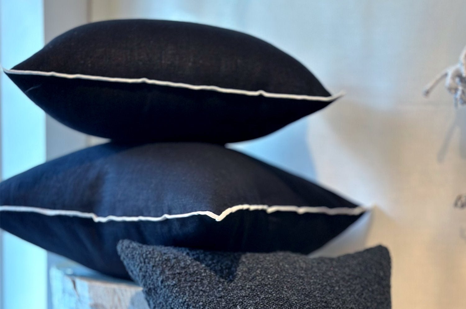 The LIN LAVE フレンチウォッシュドリネン クッション (ブラック) 45×30cm 中材付 - HOUSE OF JAPAN Shop