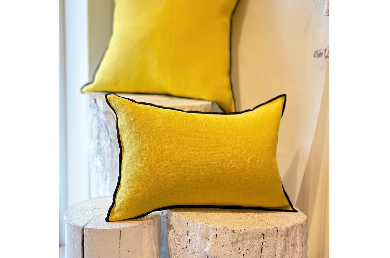 The LIN LAVE フレンチウォッシュドリネン クッション (イエロー) 45×30cm 中材付 - HOUSE OF JAPAN Shop
