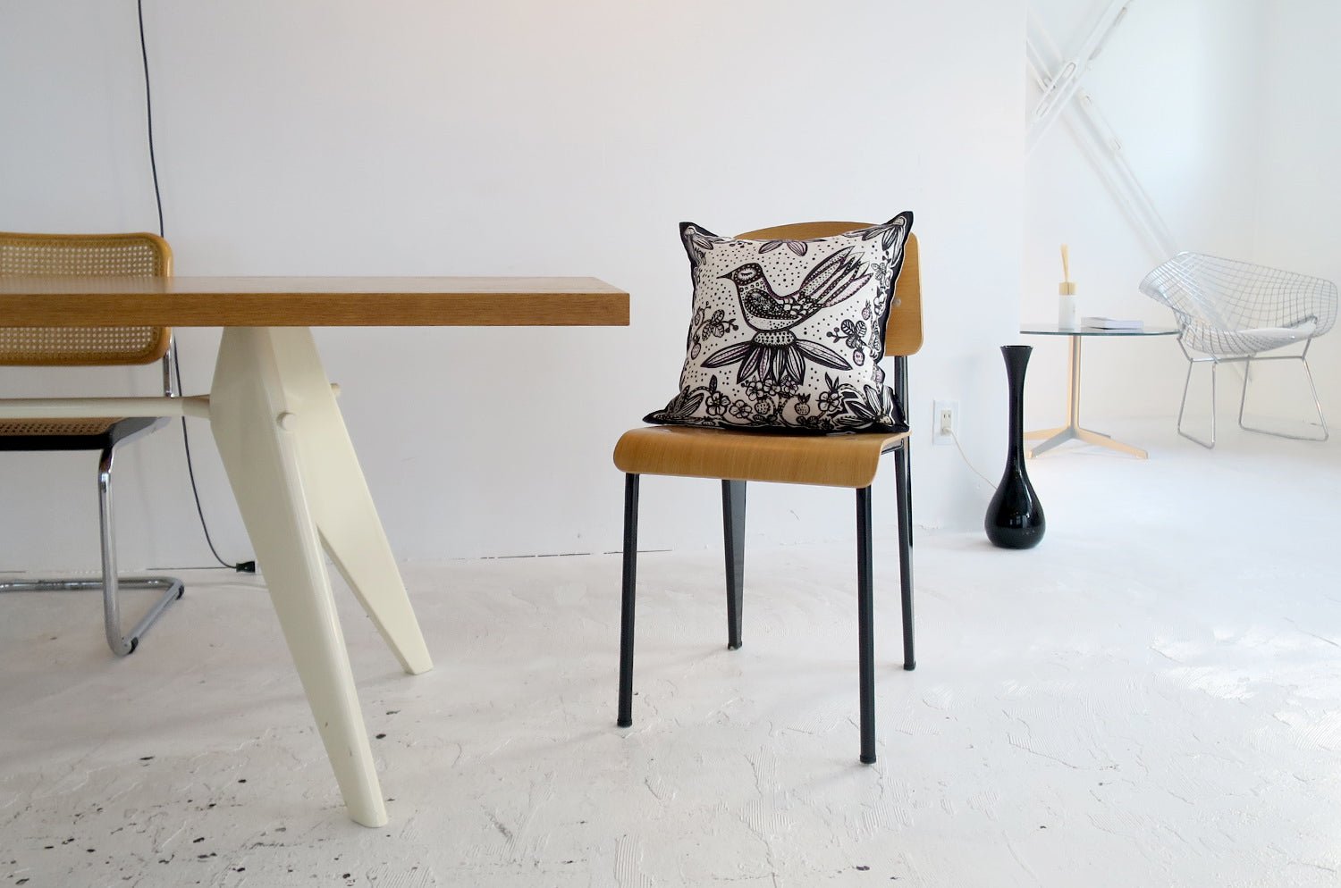 The Lintunen - リントゥネン ヘイニ・リータフフタデザイン リネンクッションカバー ホワイト 45×45cm - HOUSE OF JAPAN Shop