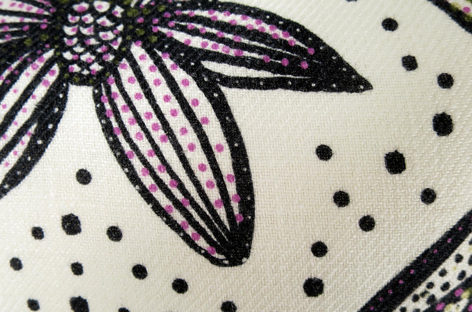 The Lintunen - リントゥネン ヘイニ・リータフフタデザイン リネンクッションカバー ホワイト 45×45cm - HOUSE OF JAPAN Shop