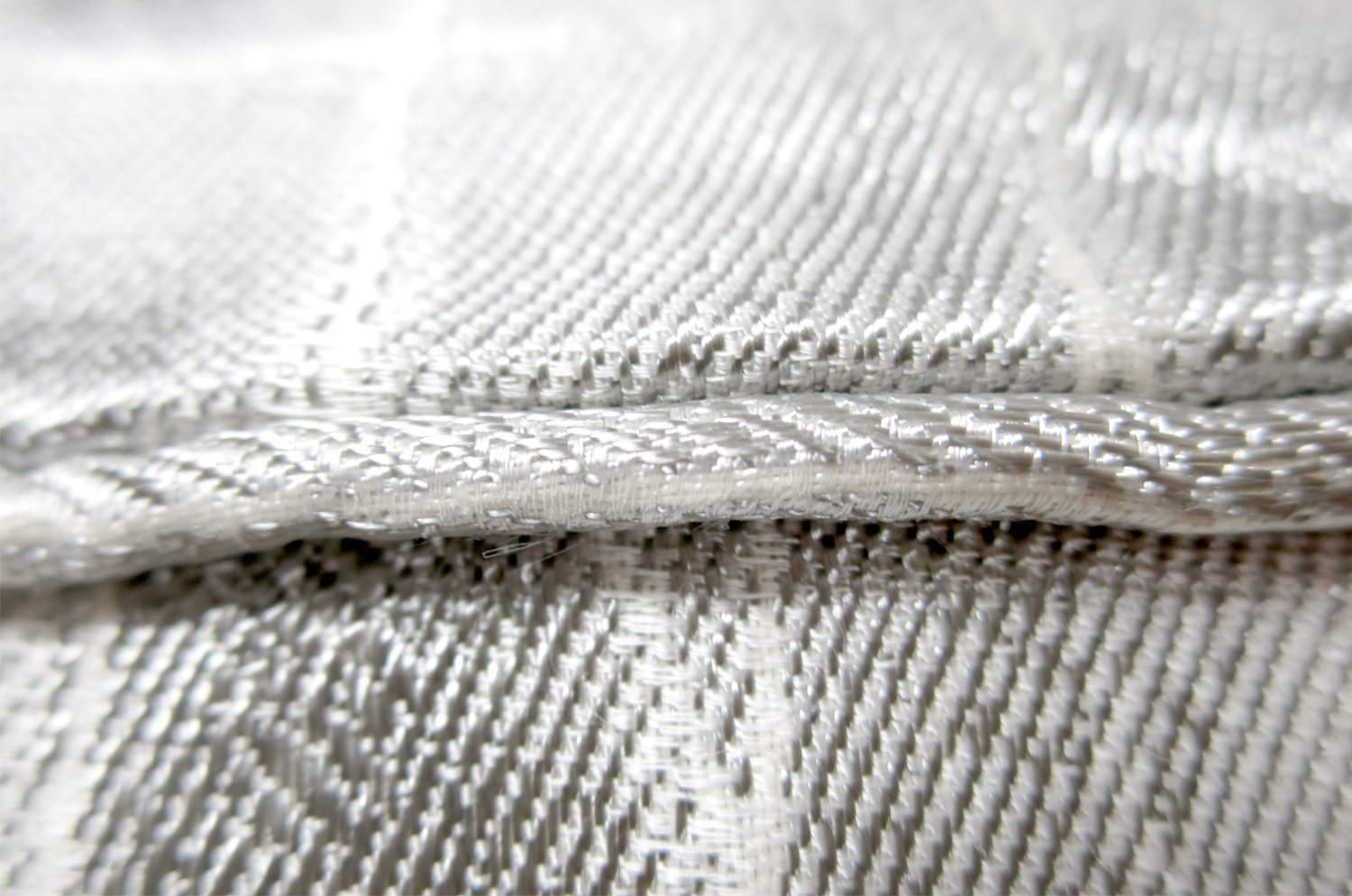 The LISBON BIANCO/ARGENTO アルマーニカーザ リスボン パイピングクッション(シルバー) 45×30cm 中材付 - HOUSE OF JAPAN Shop