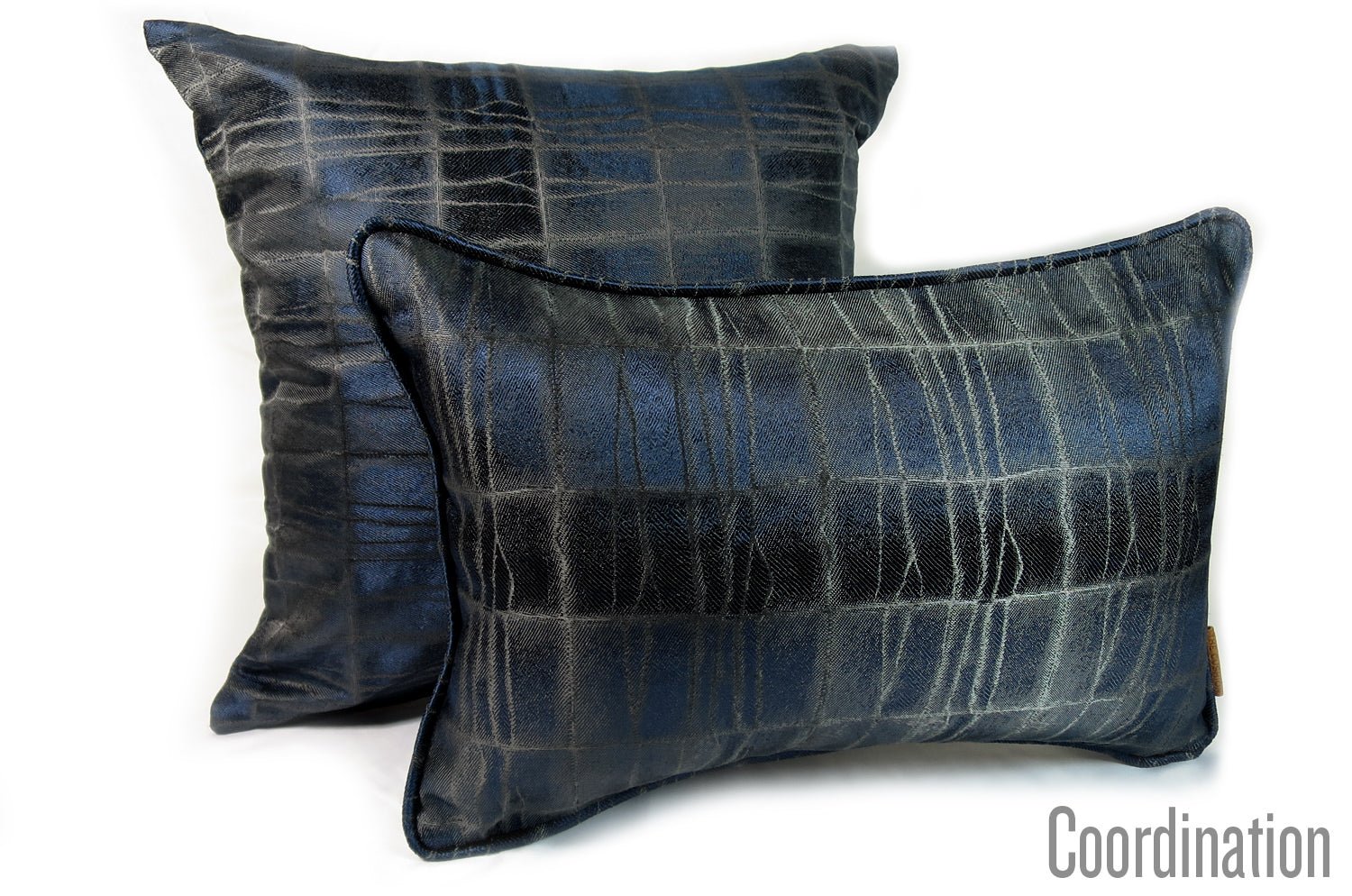 The LISBON GRIGIO/BLU アルマーニカーザ リスボン パイピング クッション (ナイトブルー) 45×30cm 中材付 - HOUSE OF JAPAN Shop