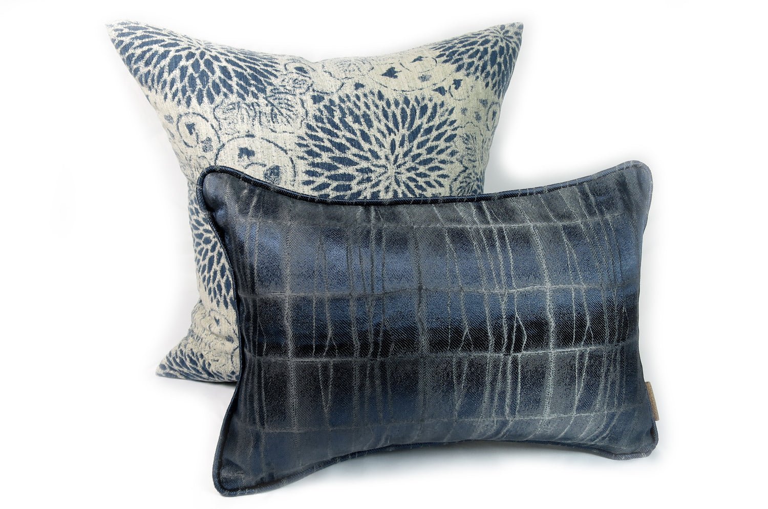 The LISBON GRIGIO/BLU アルマーニカーザ リスボン パイピング クッション (ナイトブルー) 45×30cm 中材付 - HOUSE OF JAPAN Shop